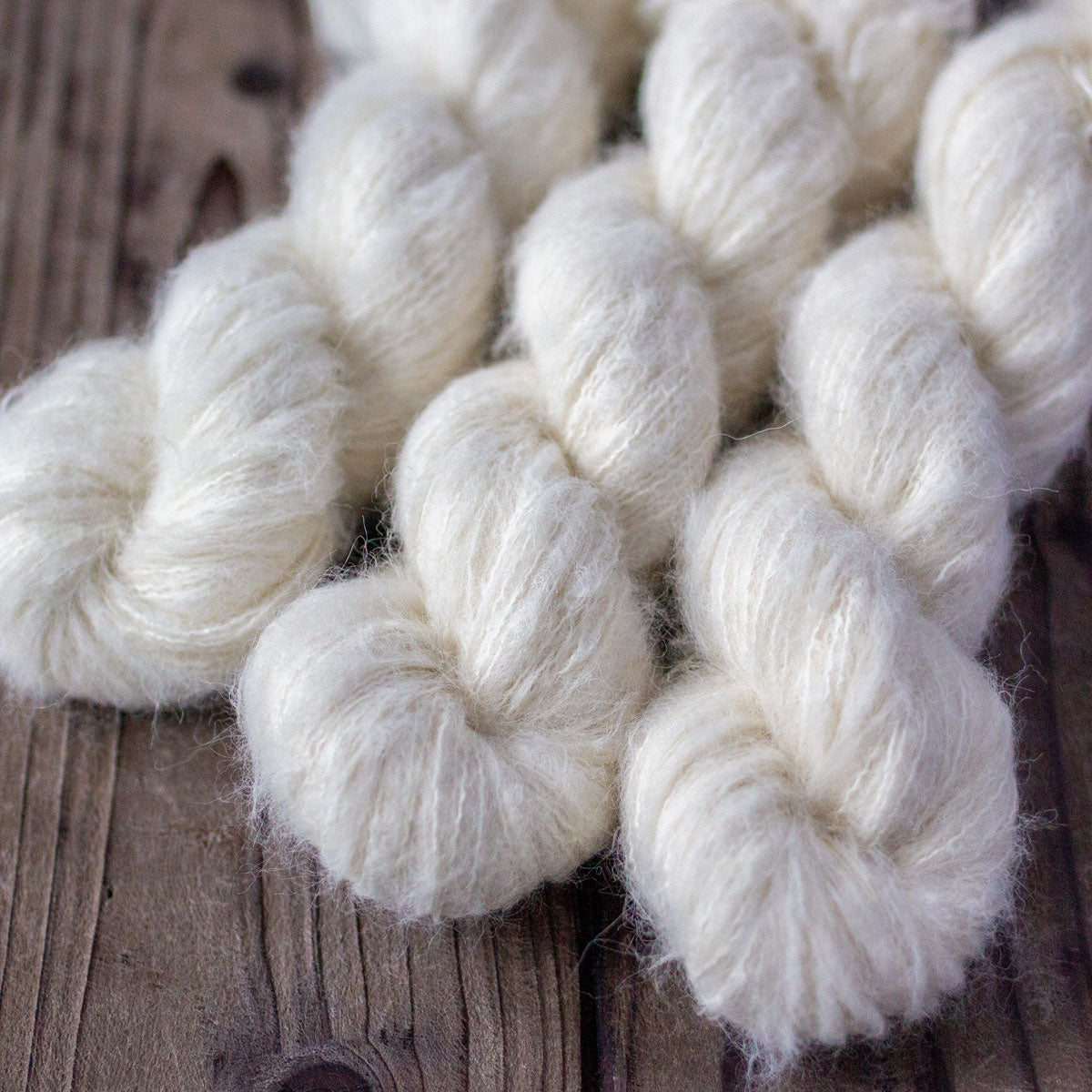 Auftragsfärbung LUPUS - 5 bis 14 Tage Lieferzeit